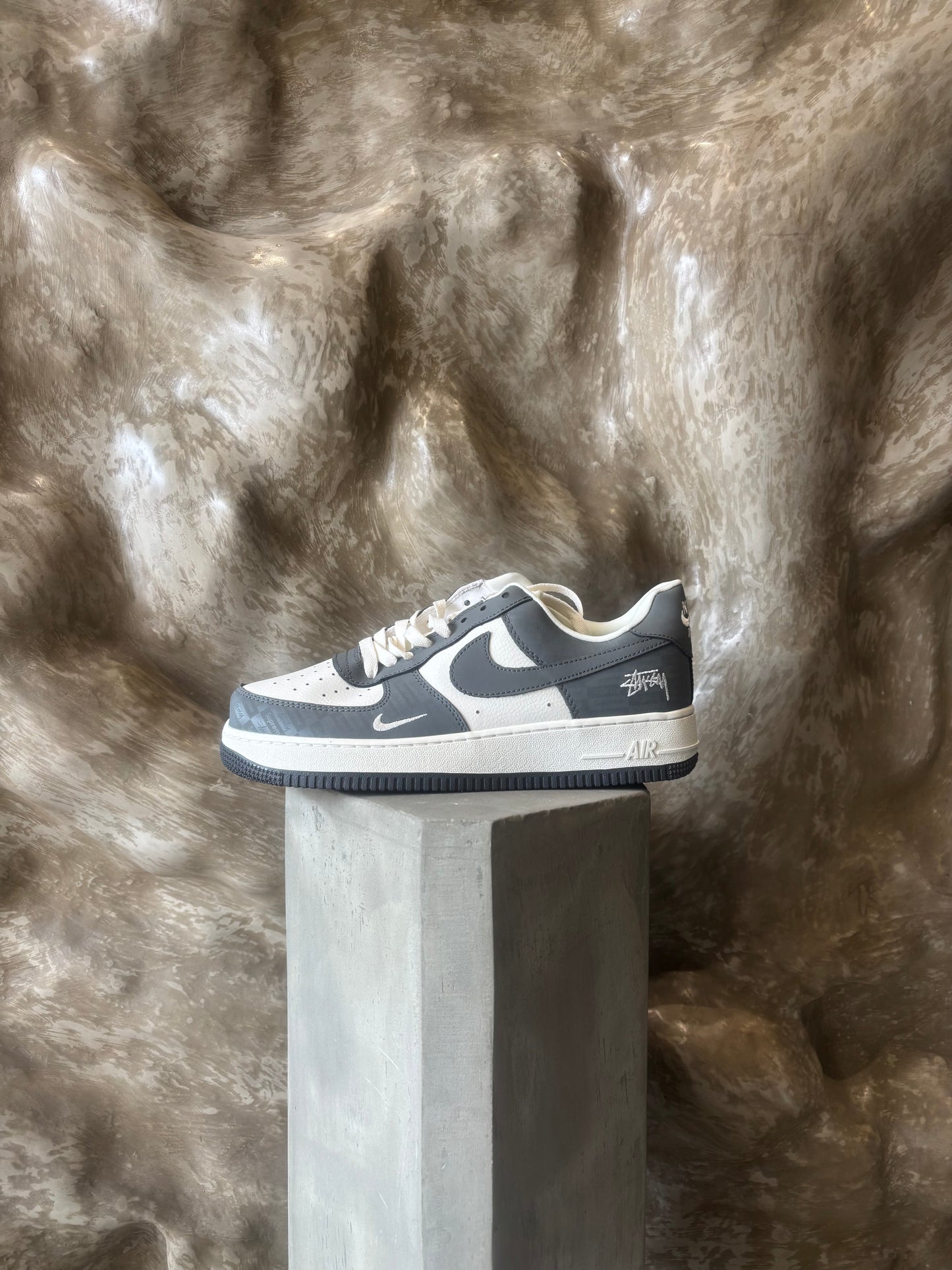 Nike Air Force 1 Mid x Stüssy