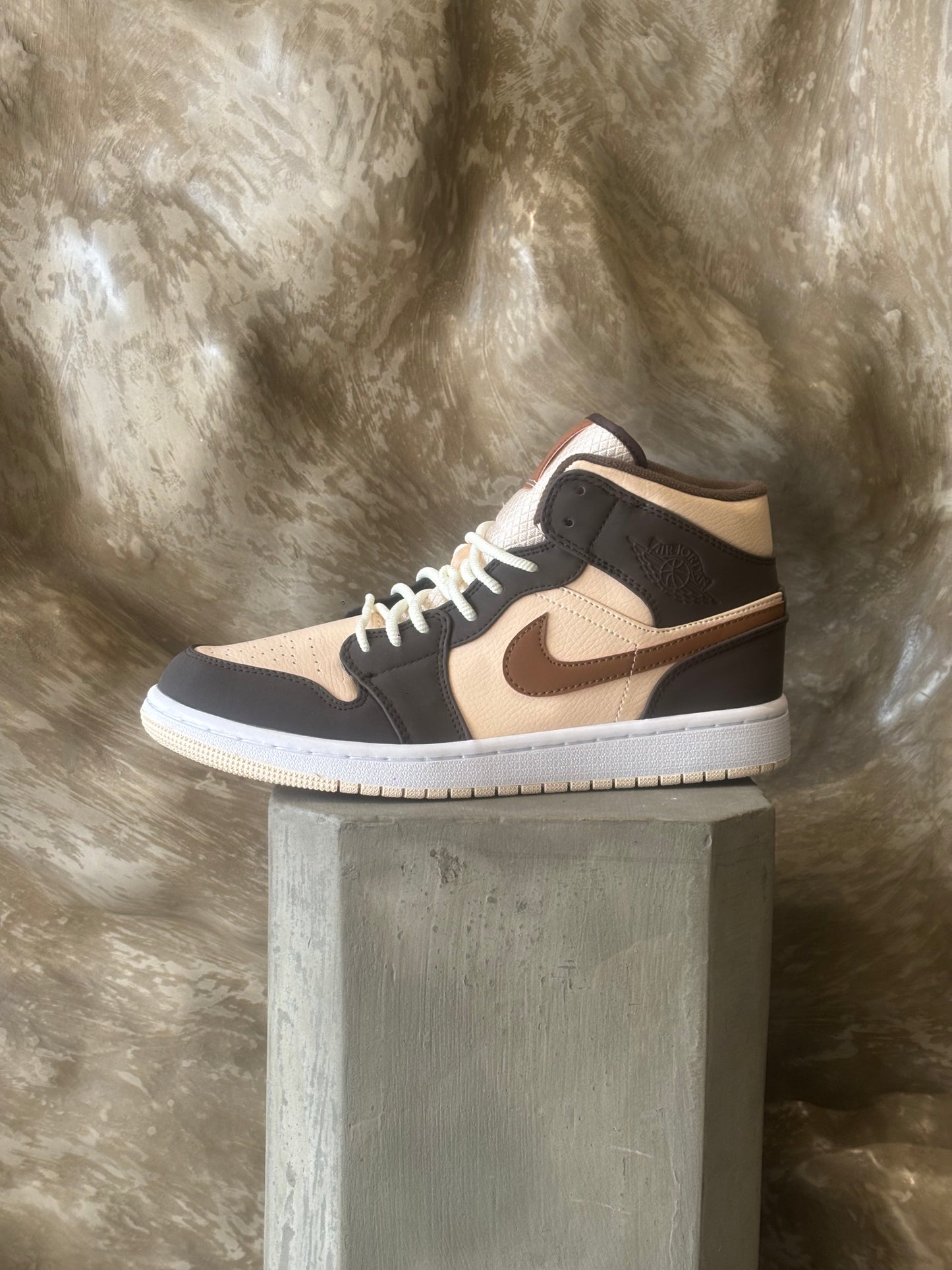 Nike Air Jordan 1 Mid SE Basalt Fleece Sneakers