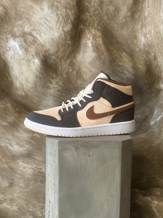 Nike Air Jordan 1 Mid SE Basalt Fleece Sneakers