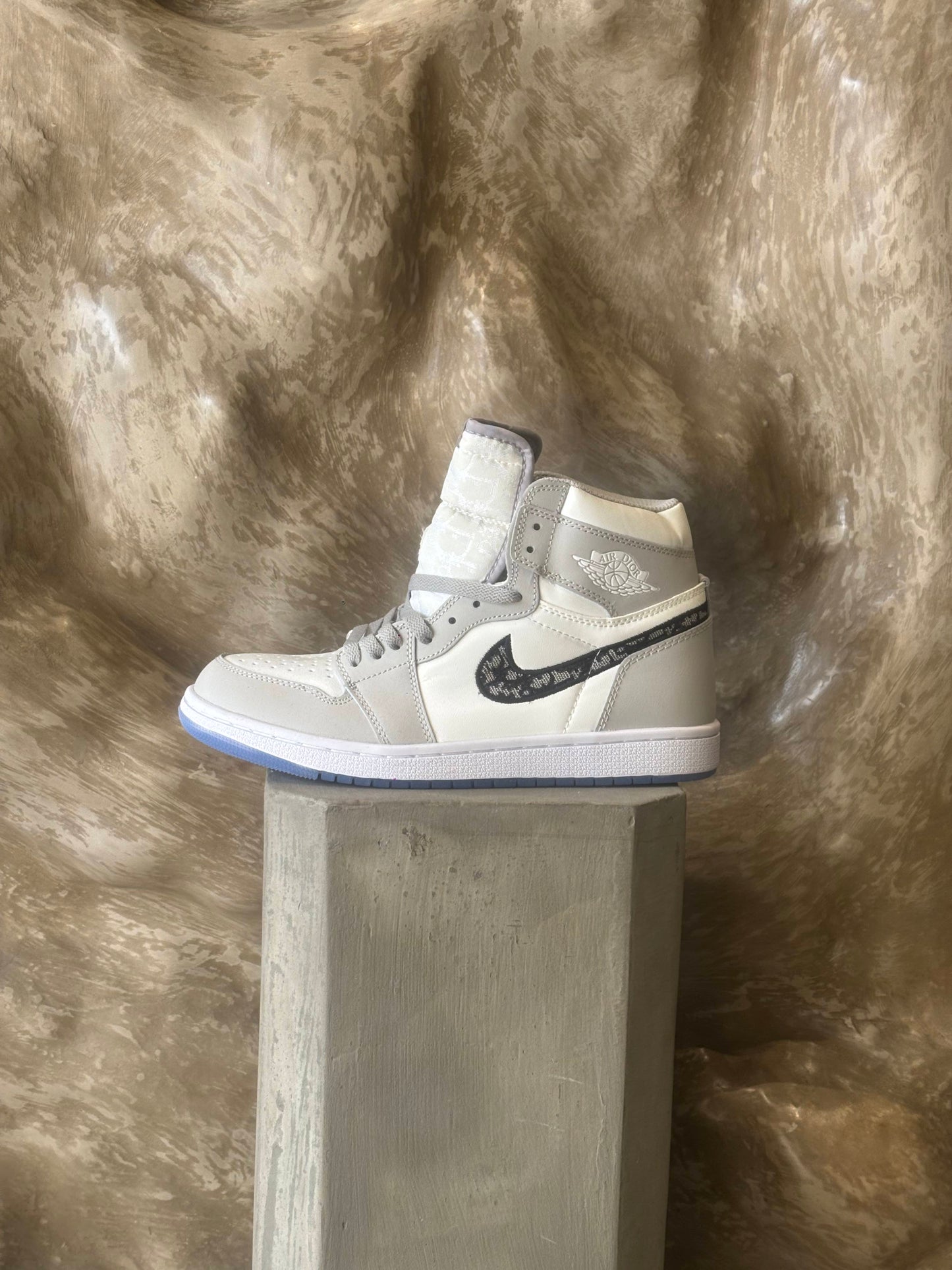 Nike Air Jordan 1 Retro x Dior High sneaker