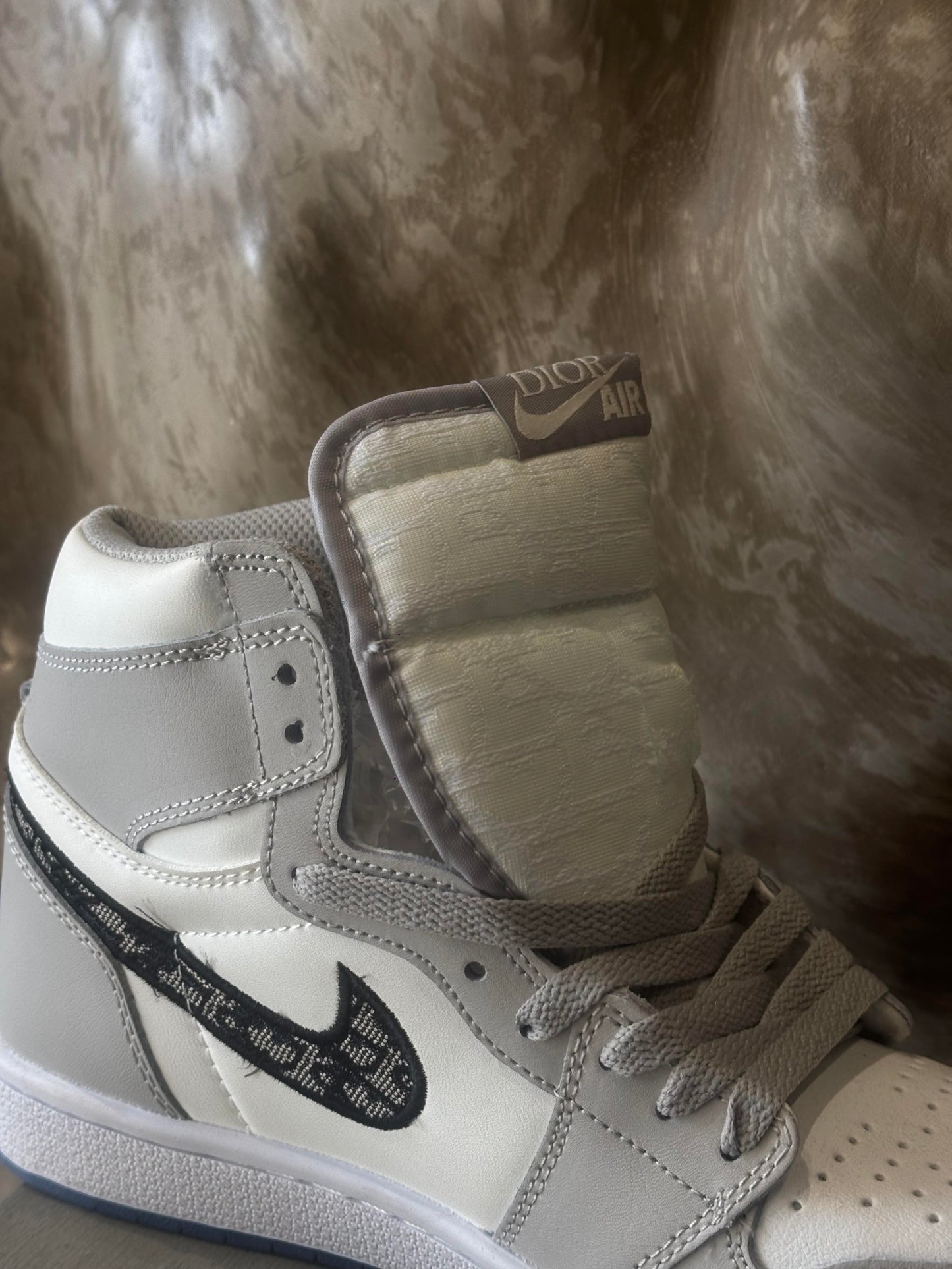 Nike Air Jordan 1 Retro x Dior High sneaker