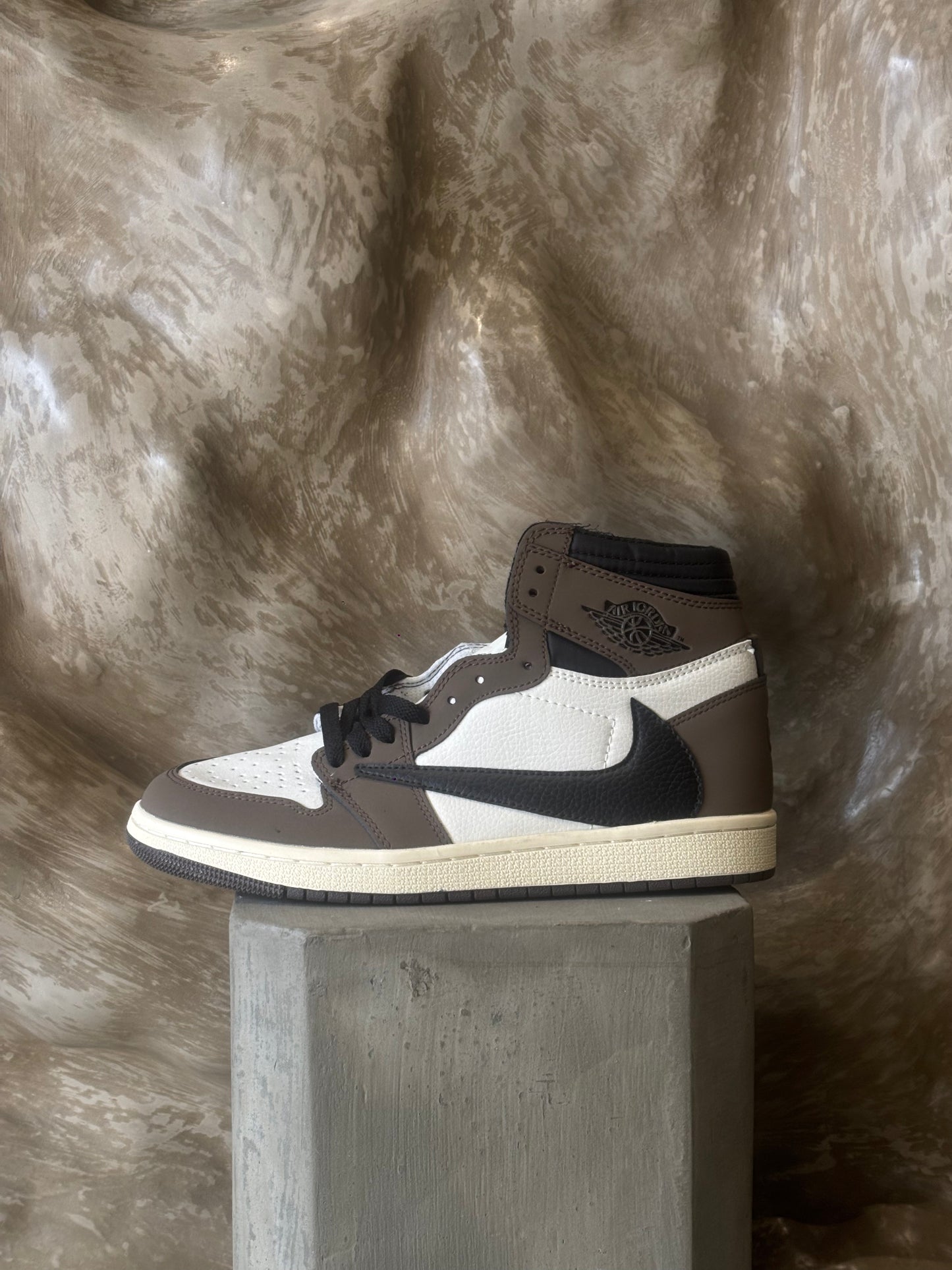 Nike Air Jordan 1 Retro High OG SP Travis Scott "Mocha"