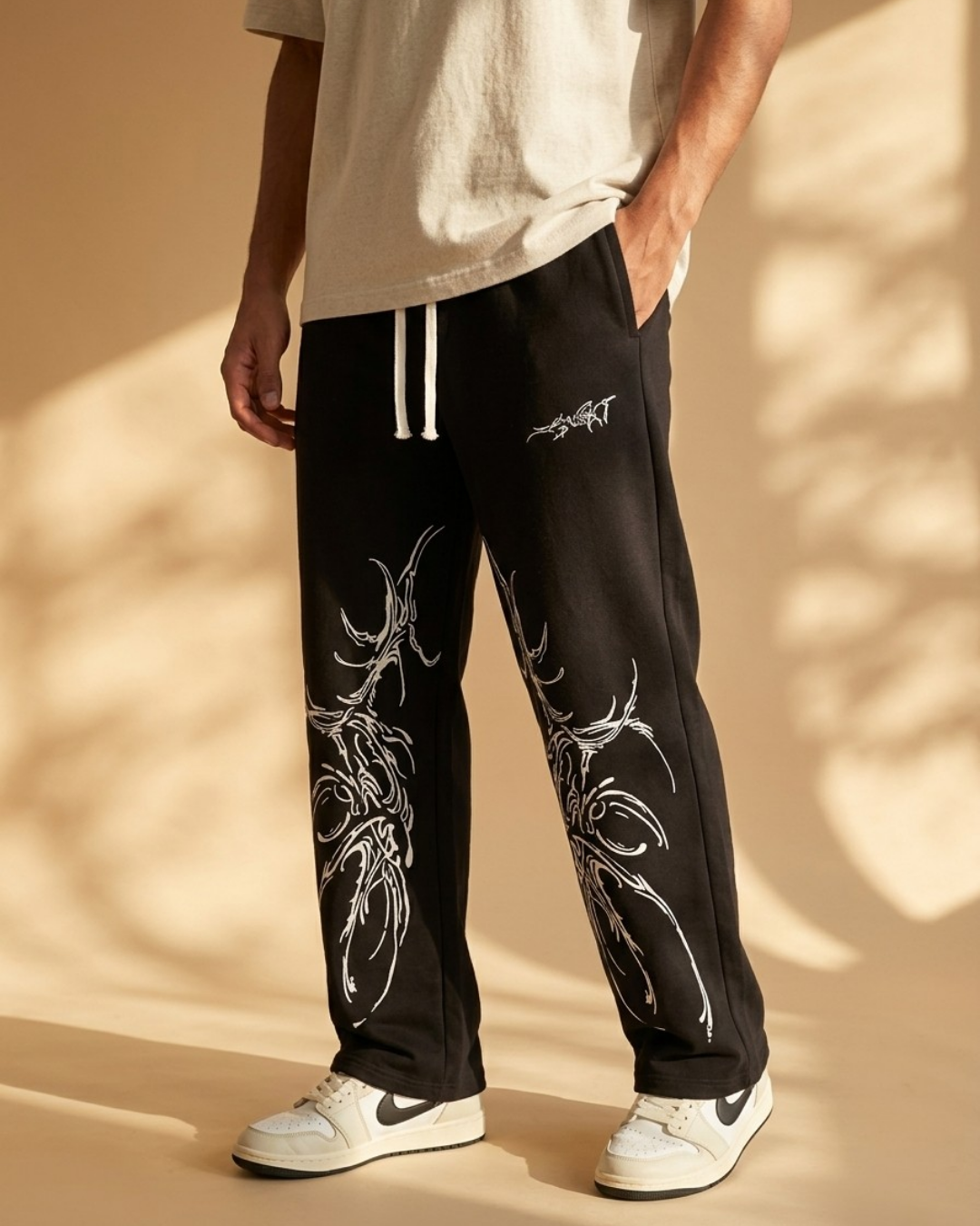Abstract Face Graphic Streetwear Sweatpants – Black baggy Lowers